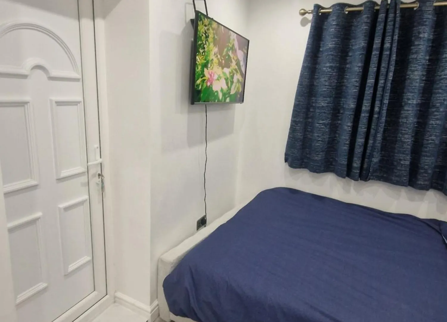 Blake Close House Dagenham Guest house